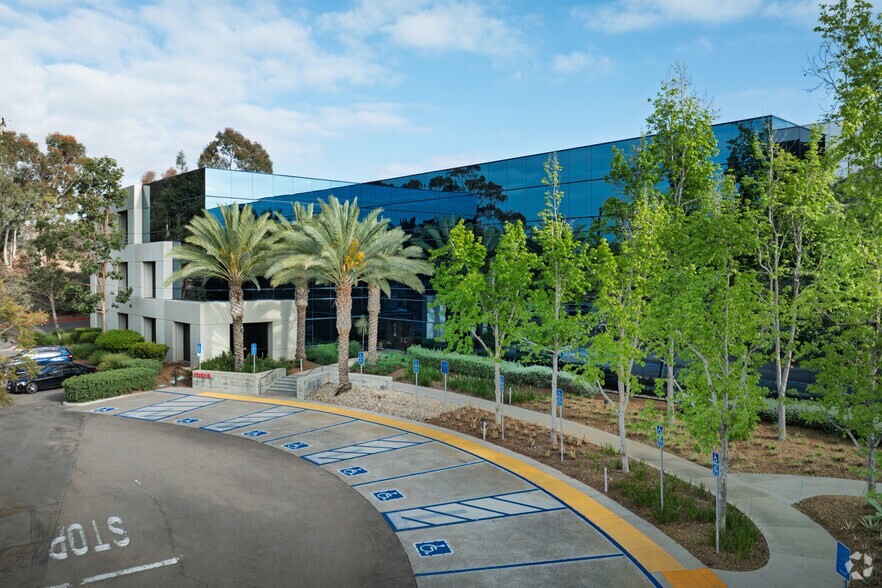 10815 Rancho Bernardo Rd, San Diego, CA for lease - Primary Photo - Image 1 of 6