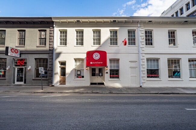 Plus de détails pour 10 Whitaker St, Savannah, GA - Commerce de détail à louer