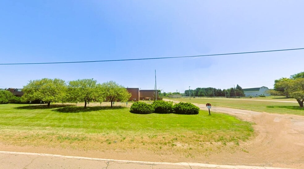 651 Beck St, Jonesville, MI à louer - Photo du bâtiment - Image 2 de 3