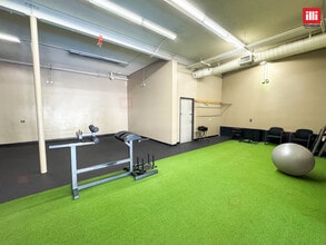 21144-21146 Ventura Blvd, Woodland Hills, CA for lease Interior Photo- Image 2 of 8