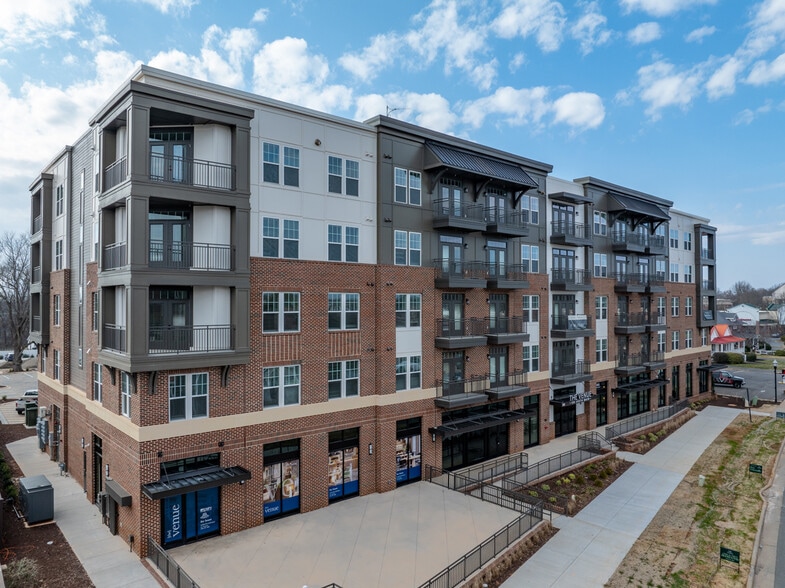 21501 Hickory St, Cornelius, NC for lease - Building Photo - Image 3 of 14