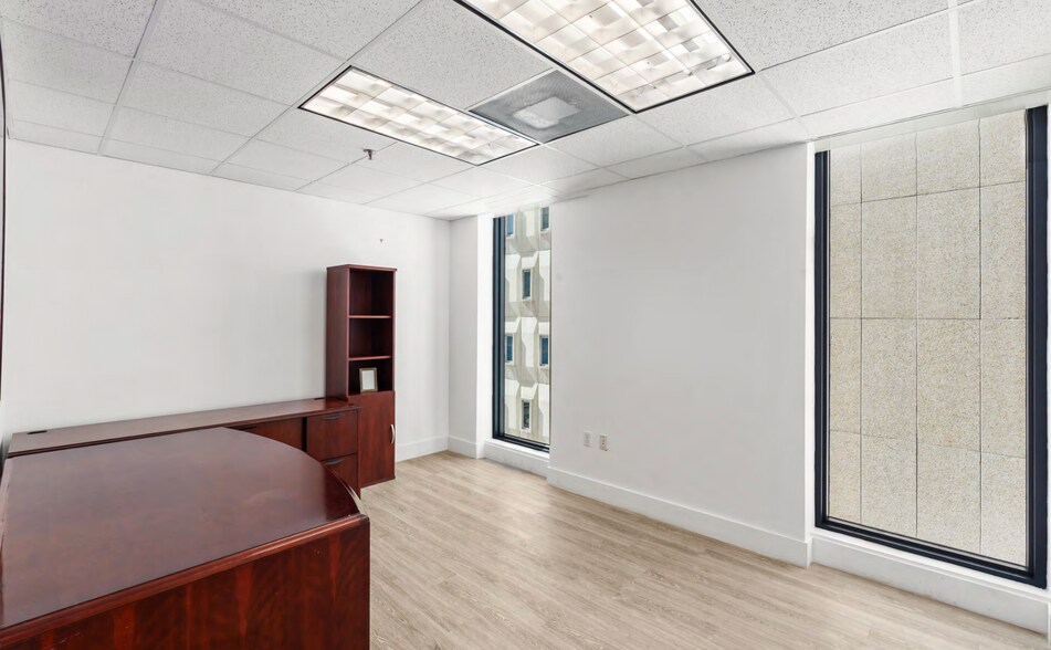 66-68 W Flagler St, Miami, FL à vendre - Photo du bâtiment - Image 3 de 18