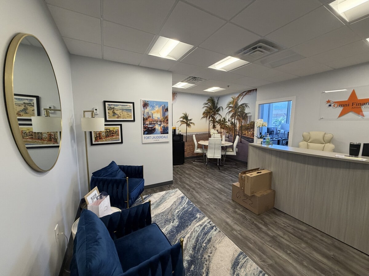 2455 E Sunrise Blvd, Fort Lauderdale, FL 33304 - Unité CU-4E - - Photo intérieure - Image 1 of 5