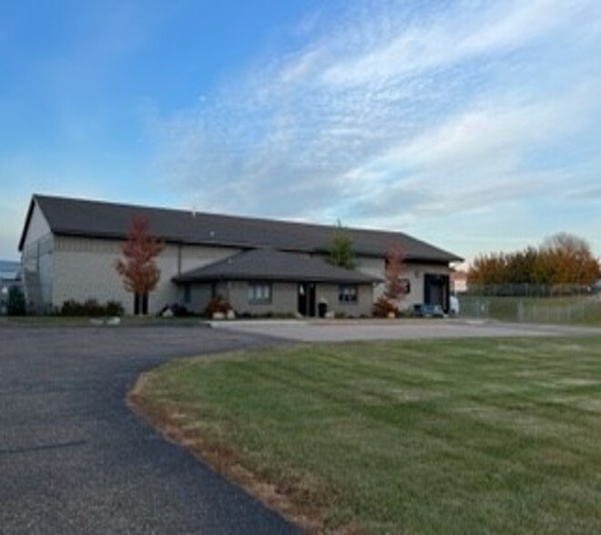 650 Brakke Dr, Hudson, WI à louer - Photo du bâtiment - Image 2 de 10