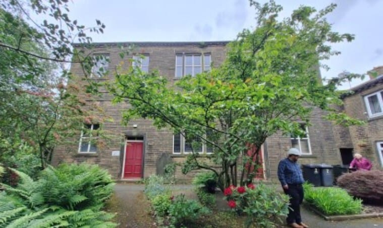 24 Albert Rd, Queensbury for sale Primary Photo- Image 1 of 6