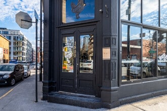 1800-1812 Rue Notre-Dame O, Montréal, QC à louer Photo du bâtiment- Image 2 de 7