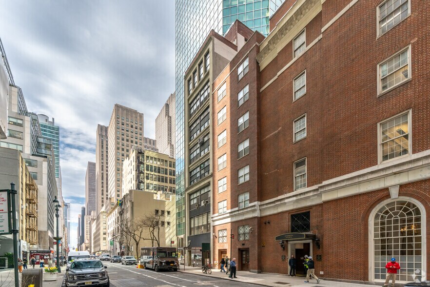 17 E 48th St, New York, NY à vendre - Photo du bâtiment - Image 2 de 5