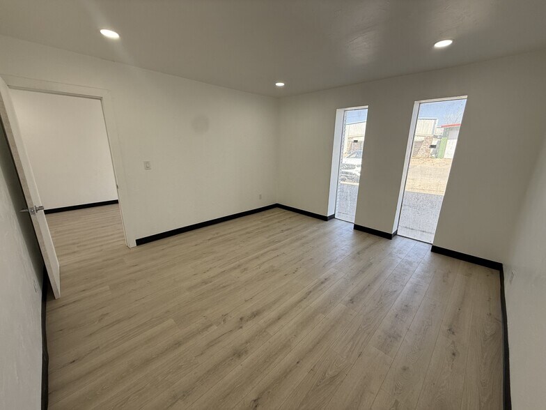 2412 SW 14th St, Oklahoma City, OK à louer - Photo du bâtiment - Image 3 de 6