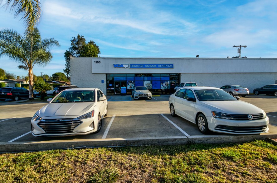 1100 W Chapman Ave, Orange, CA à vendre - Photo du bâtiment - Image 2 de 8