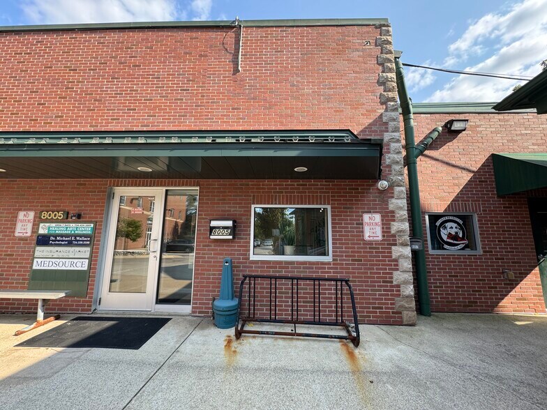 8005-8007 Main St, Dexter, MI à louer - Photo du bâtiment - Image 2 de 5