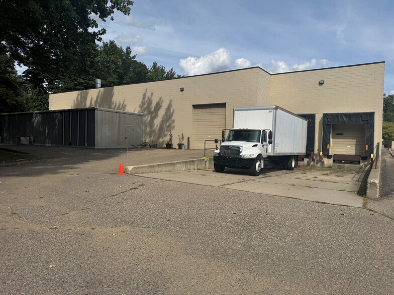 6519 N Hix Rd, Westland, MI for sale - Building Photo - Image 2 of 3