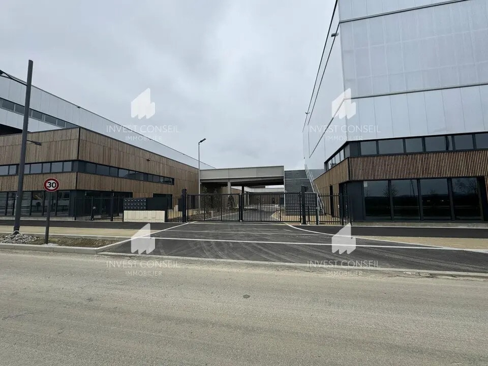 Flex in Tremblay-en-France for lease Building Photo- Image 1 of 10