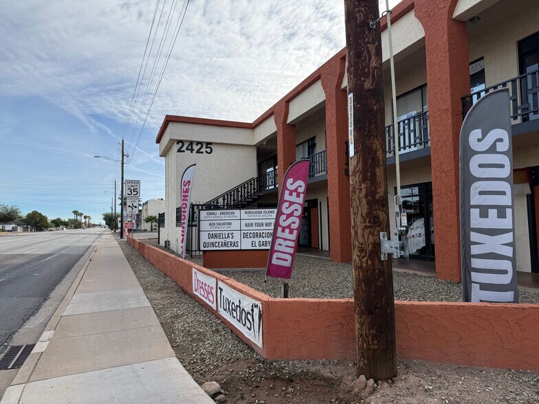 2425 E Thomas Rd, Phoenix, AZ à vendre - Photo du bâtiment - Image 3 de 12