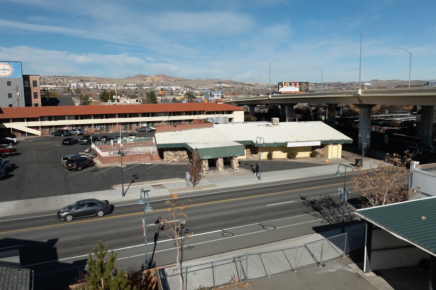 795 E 4th St, Reno, NV à vendre - Photo du bâtiment - Image 3 de 5