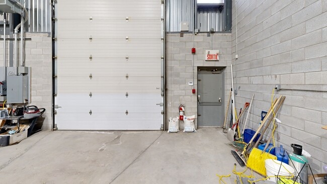 More details for 4293-4345 Des Laurentides (A-15) E, Laval, QC - Industrial for Lease