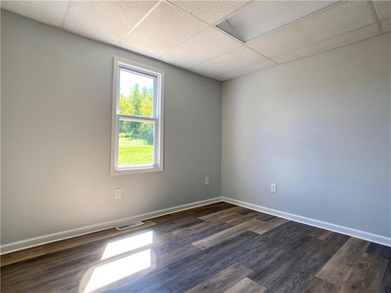 287 Muse Bishop Rd, Canonsburg, PA for sale - Interior Photo - Image 3 of 13