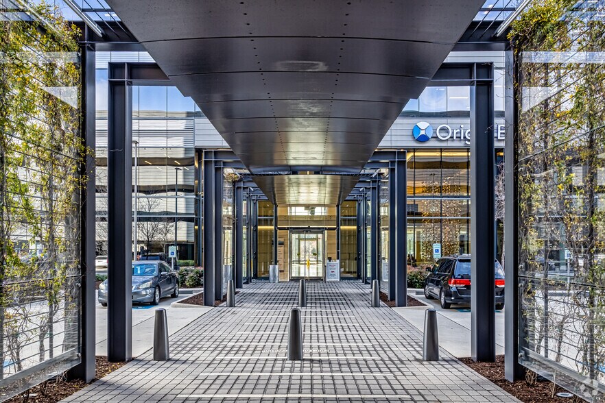 3201 Dallas Pky, Frisco, TX à louer - Photo du bâtiment - Image 3 de 12