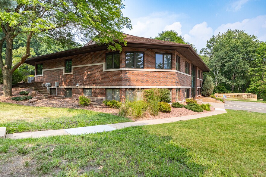 520 N 28th Ave, Wausau, WI à vendre - Photo du bâtiment - Image 2 de 54