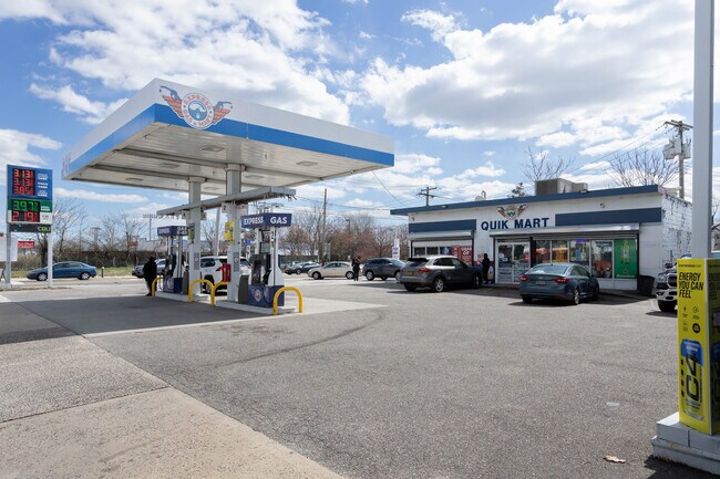 Plus de détails pour 820 Sunrise Hwy, Baldwin, NY - Commerce de détail à vendre