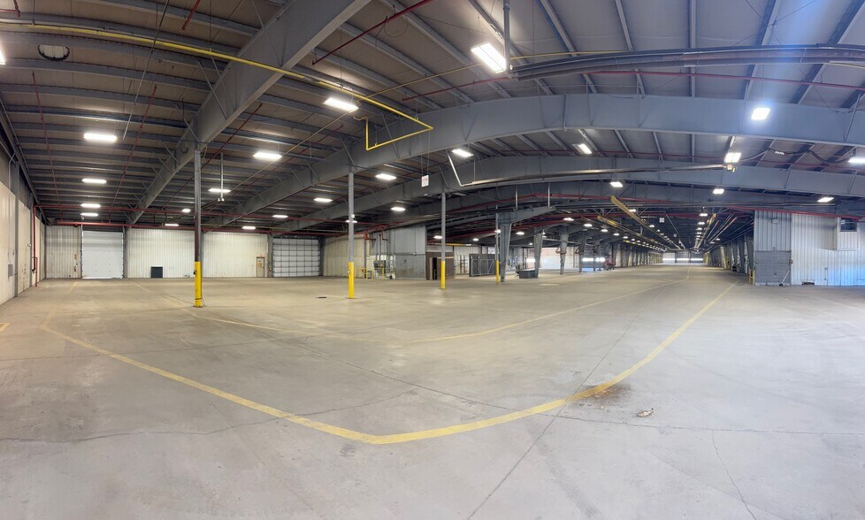 701 Collins Rd, Elkhart, IN à vendre - Photo du bâtiment - Image 3 de 14