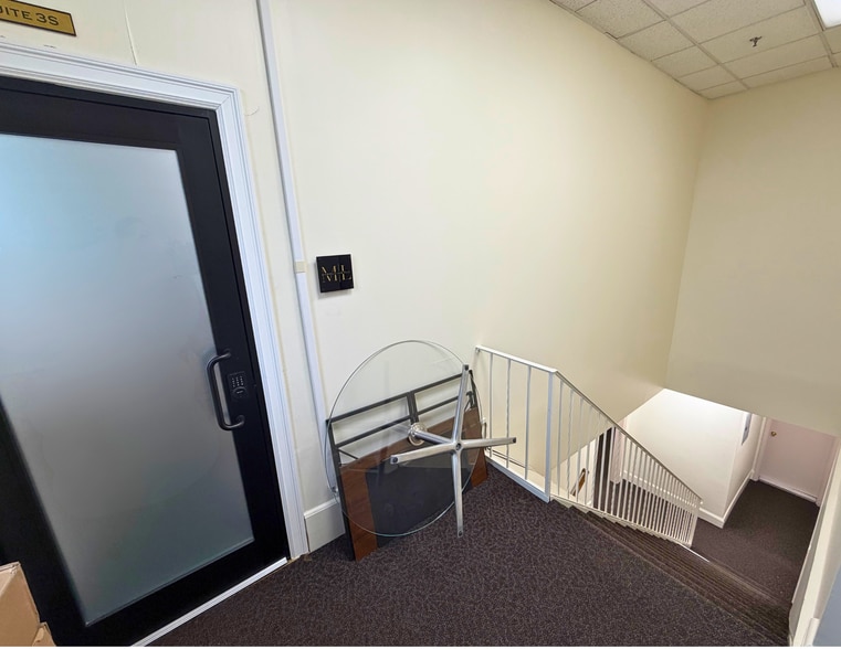 4018 Bell Blvd, Bayside, NY for lease - Building Photo - Image 3 of 7