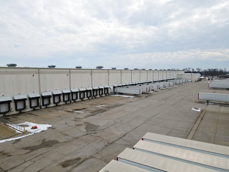 33 Industrial Pky, La Porte, IN for sale - Building Photo - Image 2 of 18