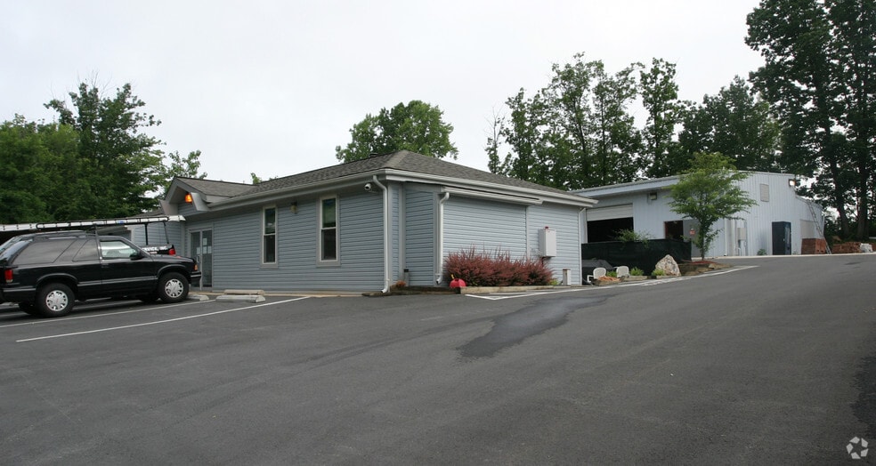 8045 Snouffers School Rd, Gaithersburg, MD for lease - Building Photo - Image 2 of 4