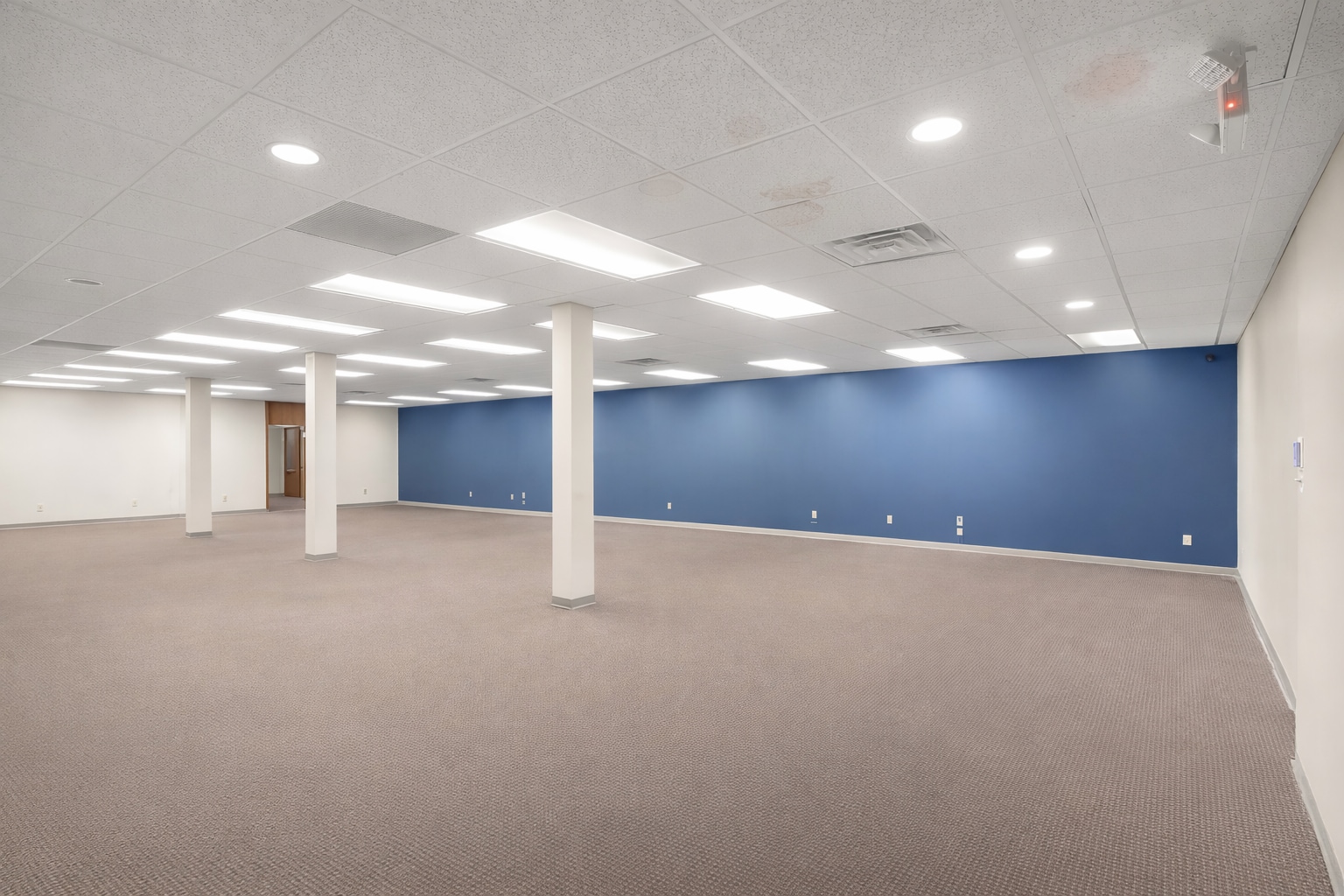 1015 3rd St, Columbus, IN à louer Photo intérieure- Image 1 de 60