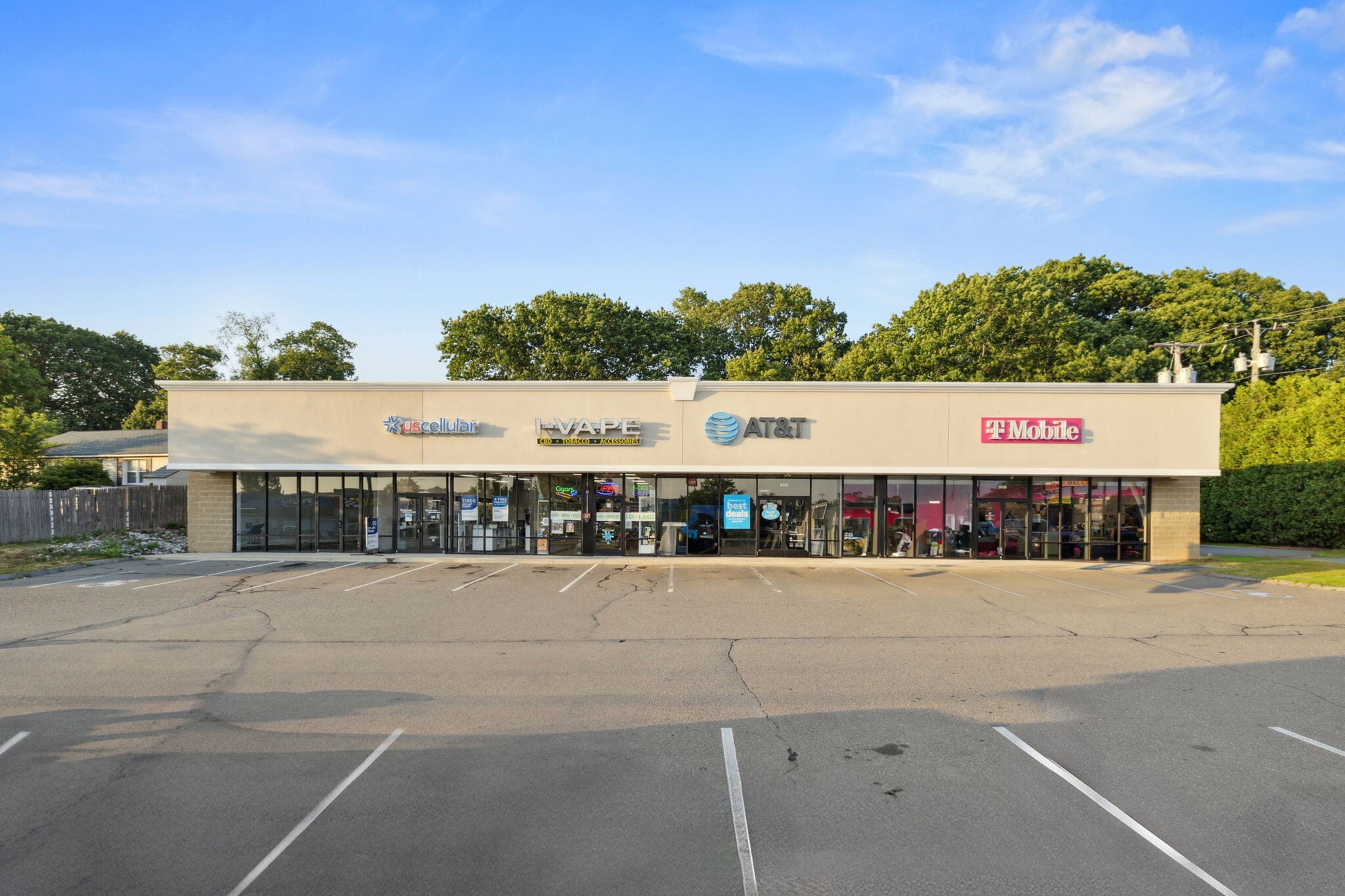 902-908 S Willow St, Manchester, NH for lease Building Photo- Image 1 of 17