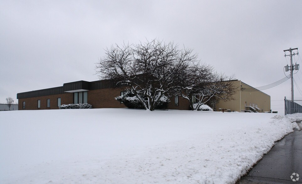 5840 Enterprise Dr, Lansing, MI à vendre - Photo du bâtiment - Image 3 de 5