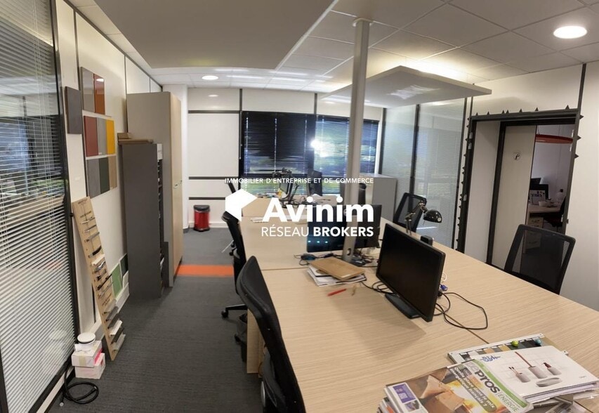 Office in Voiron for lease - Interior Photo - Image 3 of 13
