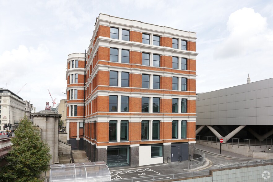 181 Queen Victoria St, Londres à louer - Photo du bâtiment - Image 3 de 6