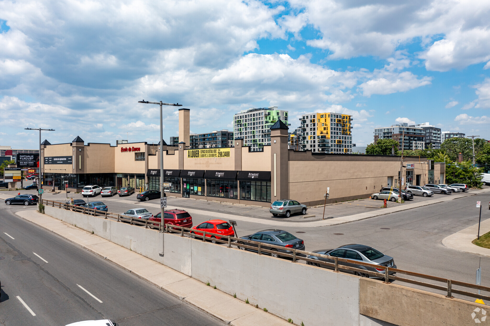 7325 Boul Décarie, Montréal, QC for lease Primary Photo- Image 1 of 4