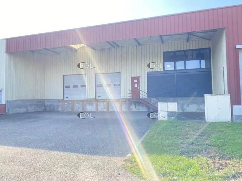 Industrial in Corbas for lease - Building Photo - Image 2 of 11