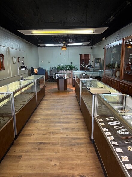 128 E Main St, West Frankfort, IL for sale - Building Photo - Image 3 of 18