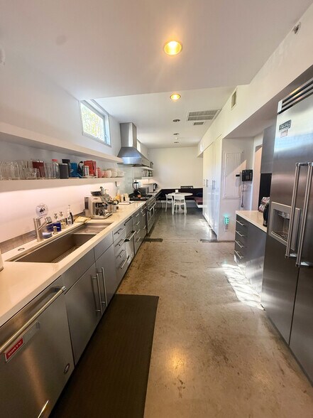 1920 Olympic Blvd, Santa Monica, CA à louer - Photo intérieure - Image 3 de 9