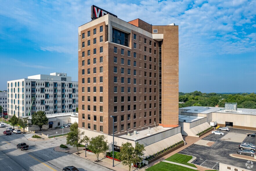 406 W 34th St, Kansas City, MO à louer - Photo du bâtiment - Image 2 de 5