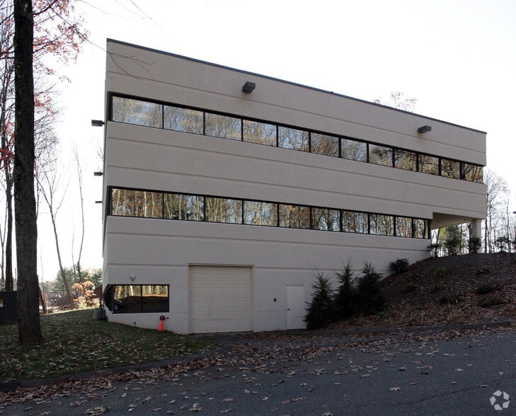 160 Chapel Rd, Manchester, CT for lease - Building Photo - Image 2 of 14