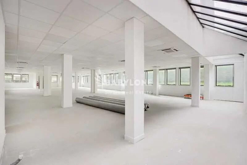 Office in Malakoff for lease - Interior Photo - Image 1 of 13