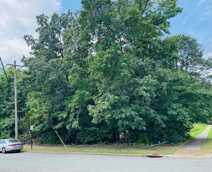 1900 Stafford Ave, Fredericksburg, VA à vendre - Photo du bâtiment - Image 3 de 4