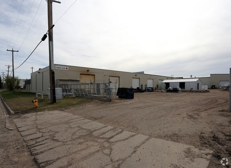 9204-9240 27 Av NW, Edmonton, AB for lease - Building Photo - Image 3 of 11