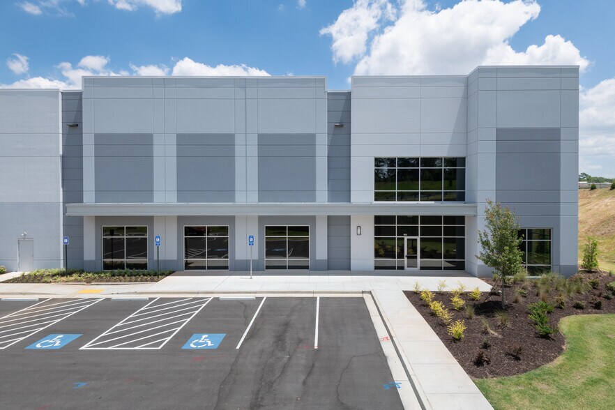 4000 Chamblee Rd, Oakwood, GA à louer - Photo du bâtiment - Image 2 de 5