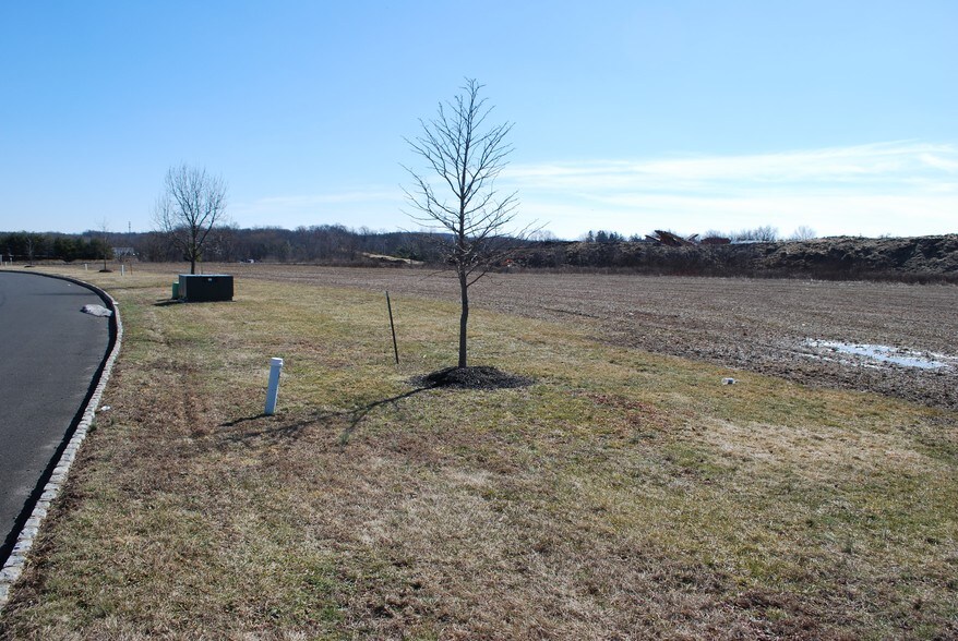 Campus Dr, Warminster Township, PA à vendre - Photo du bâtiment - Image 3 de 6