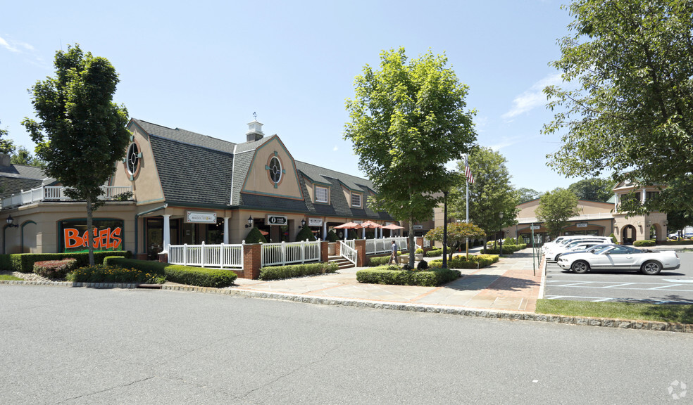 340 State Route 34 S, Colts Neck, NJ à vendre - Photo principale - Image 1 de 1