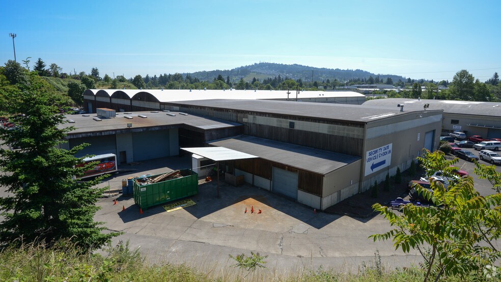 6803 SE Johnson Creek Blvd, Portland, OR for sale - Building Photo - Image 3 of 9