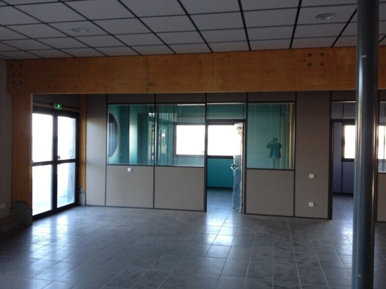Flex in Tancarville for lease - Interior Photo - Image 3 of 3