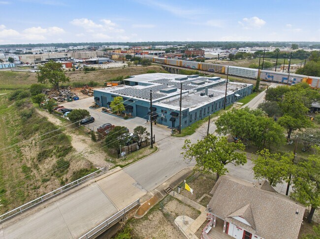 Plus de détails pour 1303 S Comal St, San Antonio, TX - Industriel à louer