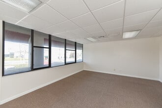711 W 17th St, Costa Mesa, CA for lease Interior Photo- Image 1 of 24