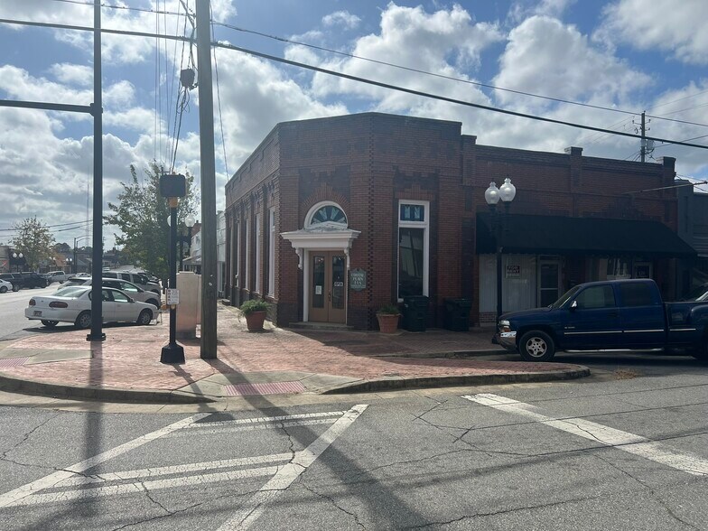 124 E College Ave, Ashburn, GA à vendre - Photo du bâtiment - Image 3 de 13