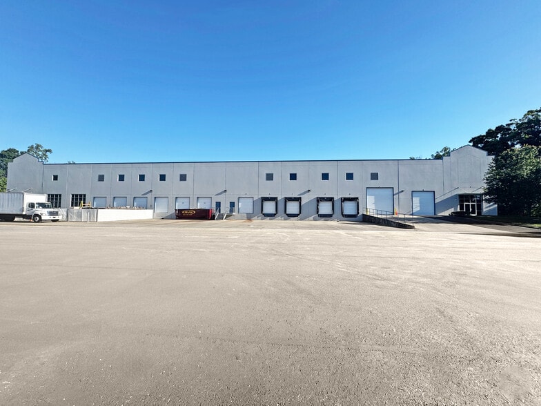 640 Pegg Rd, Greensboro, NC for lease - Building Photo - Image 3 of 4